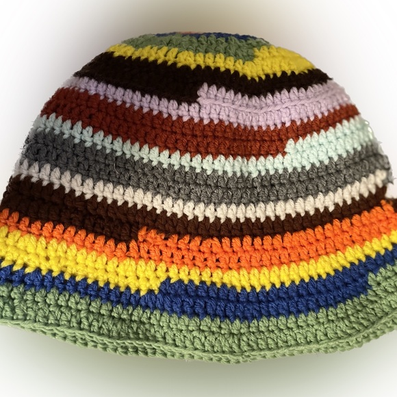 - Bucket hat multi-color